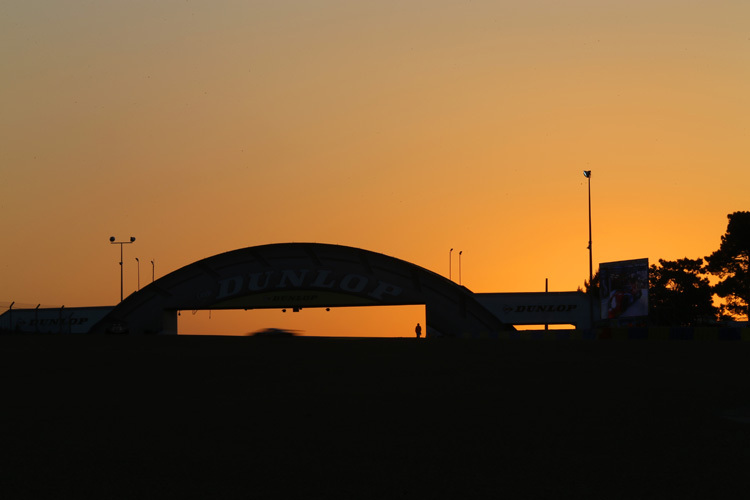 Die Sonne geht bei den 24h von Le Mans 2015 am 14. Juni auf