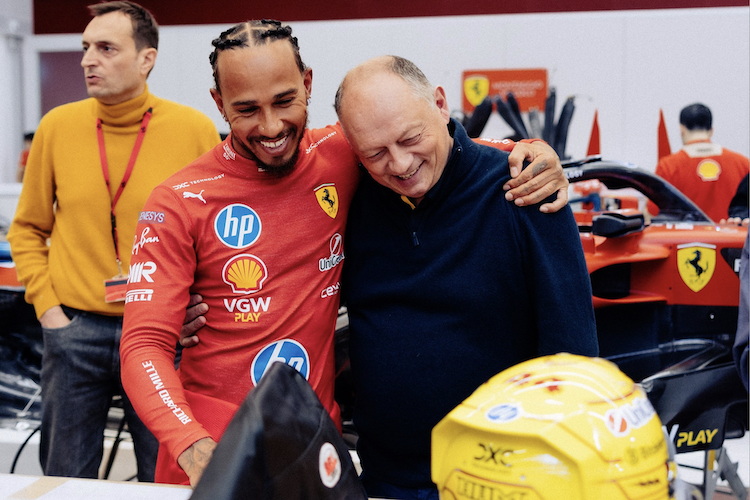 Lewis Hamilton mit Ferrari-Teamchef Fred Vasseur