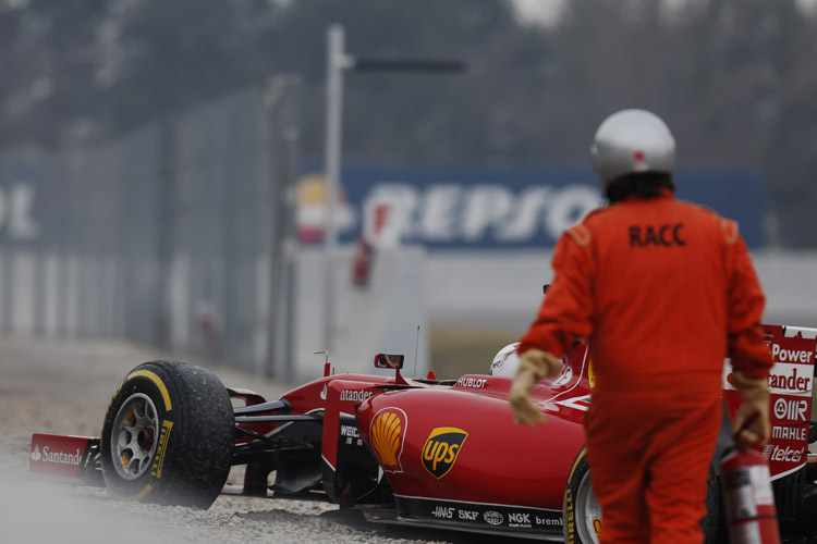 Rote Flagge nach einer Minute: Sebastian Vettel war der Grund