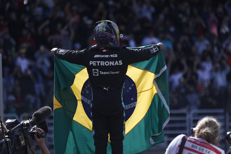 Diese Flagge kam Lewis Hamilton teuer zu stehen