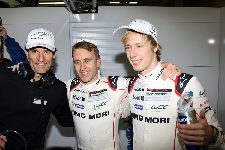 Sie haben aktuell das Momentum auf ihrer Seite: Die Porsche-Fahrer Mark Webber, Timo Bernhard und Brendon Hartley (v.li.)