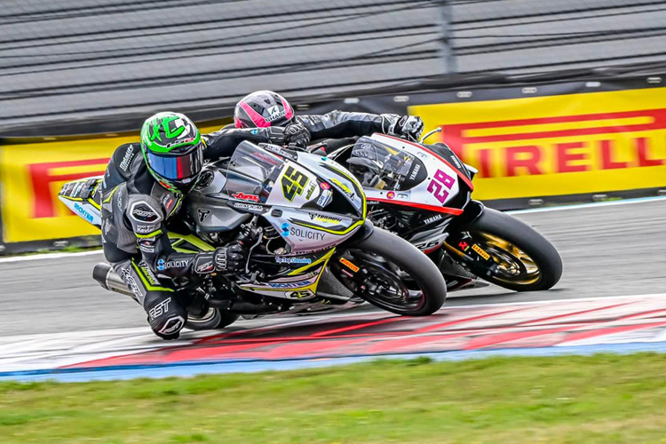 Luca de Vleeschauwer (innen) im Clinch mit Lennox Lehmann (außen)