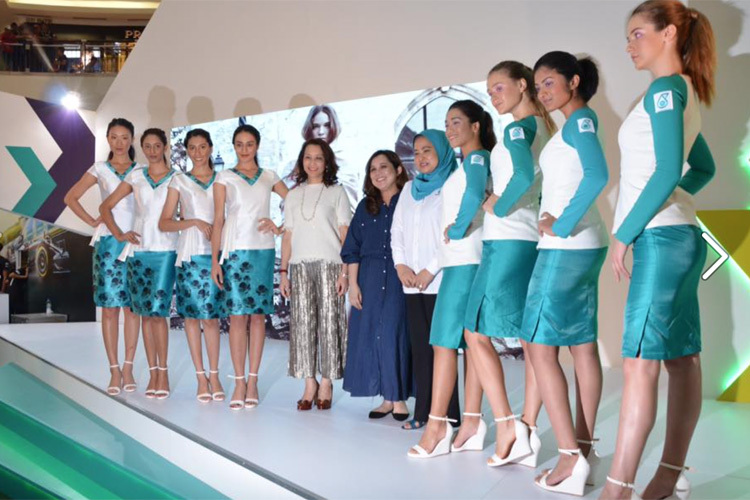 Vor kurzem hat Petronas die Grid-Girl-Kleider 2016 präsentiert