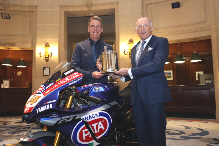 Yamaha-Teamchef Paul Denning (li.) und Ben Cussons, der Vorsitzende des Royal Automobile Clubs 
