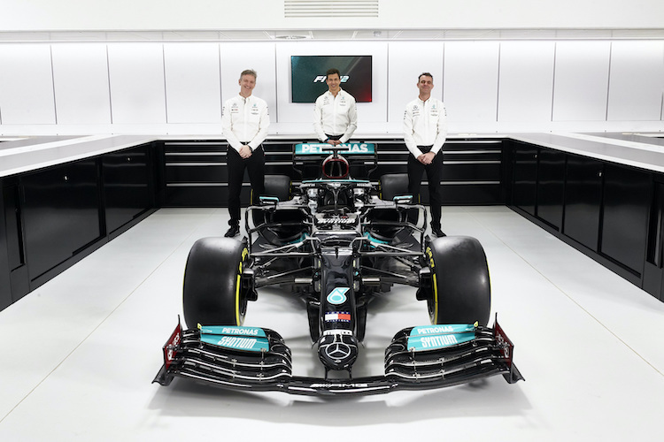 Mercedes-Technikchef James Allison, Motorsportdirektor Toto Wolff und Hywel Thomas, Geschäftsleiter des Mercedes-Rennmotorenwerks