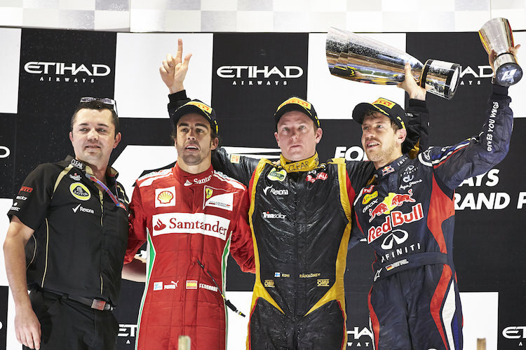 Abu-Dhabi-Sieger Kimi Räikkönen (Zweiter von rechts)