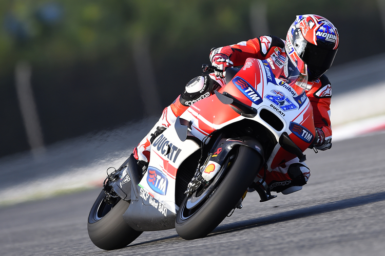 Casey Stoner auf der Ducati GP15 in Sepang: Auf Anhieb schnell