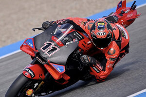 Nicolo Bulega bei seinem Test mit der MotoGP-Ducati)