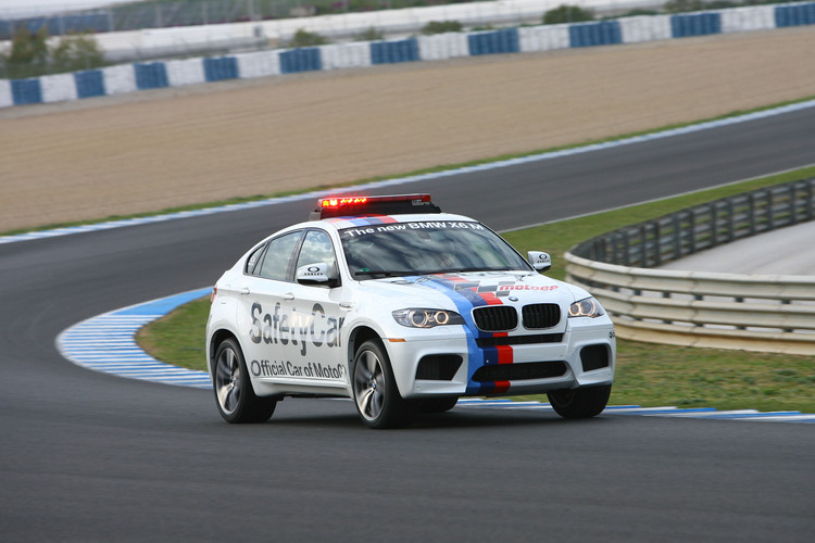 Der neue BMW X6 M als Safety Car