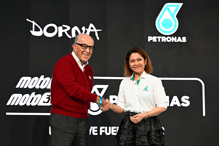 Dorna-CEO Carmelo Ezpeleta mit Datin Anita Azrina Abdul Aziz, Senior General Manager bei Petronas 
