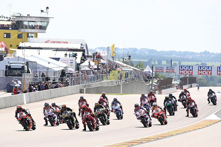 Start zum Sprint auf dem Sachsenring: Die Show stimmt, der Sport auch