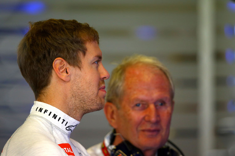 Sebastian Vettel und Red Bull-Konsulent Dr. Helmut Marko: Die Mienen in der Box von Red Bull Racing hellten sich am Nachmittag etwas auf