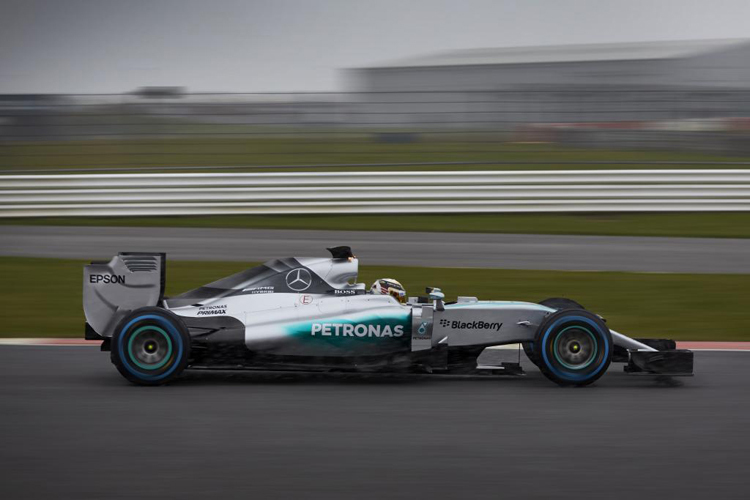 Die Streckenpremiere feierte der Mercedes F1 W06 Hybrid im Rahmen eines Filmtages in Silverstone