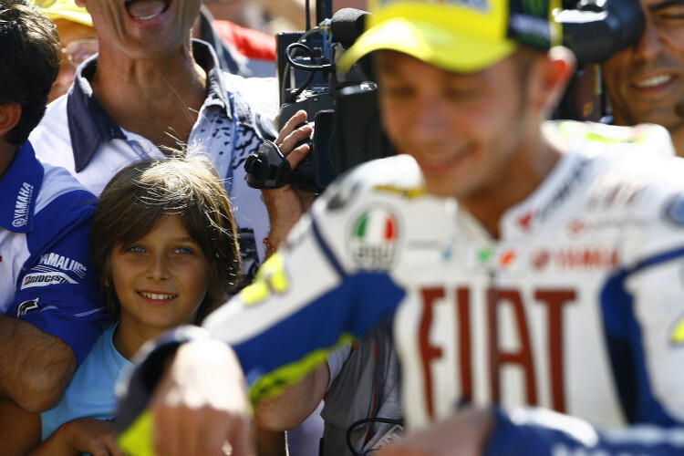 Luca Marini 2009 mit seinem Halbbruder Valentino Rossi in Misano