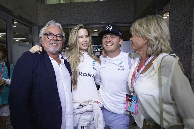 Nico Rosberg mit Papa Keke, Frau Vivian und Mama Sina