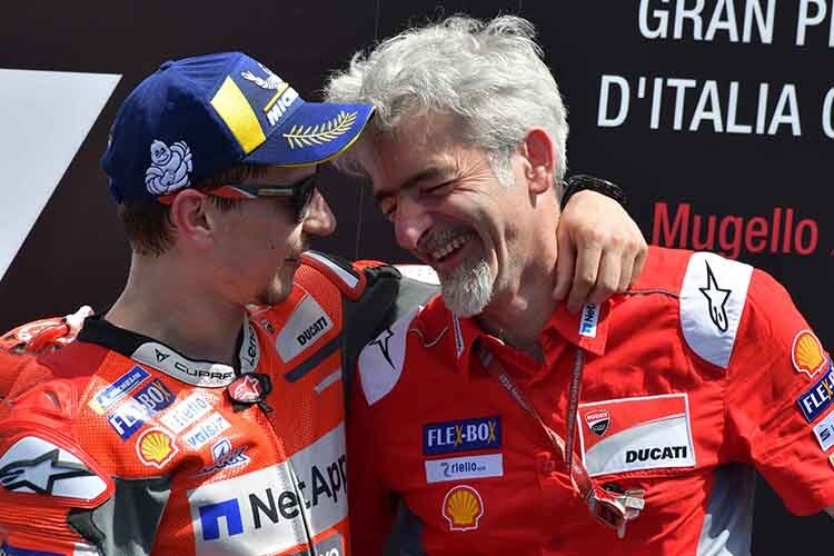 Auf dem Podest: Sieger Jorge Lorenzo und Ducati-Rennchef Gigi Dall'Igna