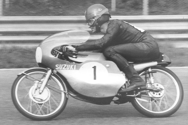 Hugh Anderson auf der 50-ccm-Suzuki