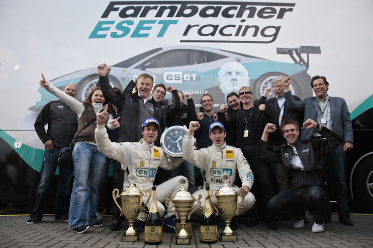 Das siegreiche Farnbacher ESET Racing Team in Assen