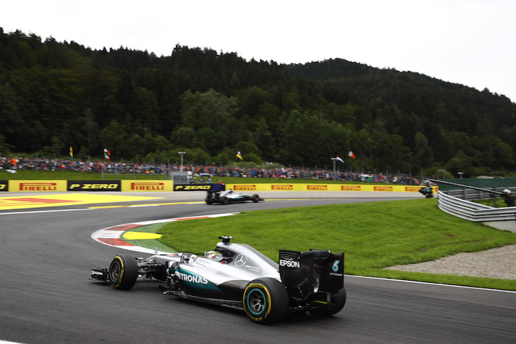 Lewis Hamilton jagt Nico Rosberg