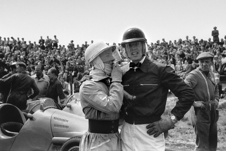 Mike Hawthorn (rechts) mit Stirling Moss