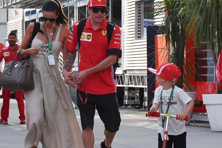 Kimi Räikkönen mit Sohn Robin und Gattin Minttu