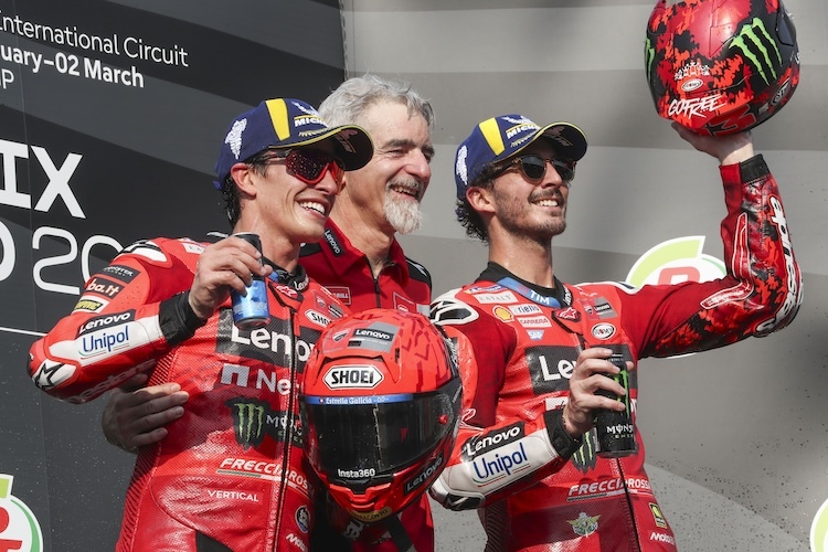 Doppelpodium für Ducati: Marc Márquez, Luigi Dall'igna und Francesco Bagnaia