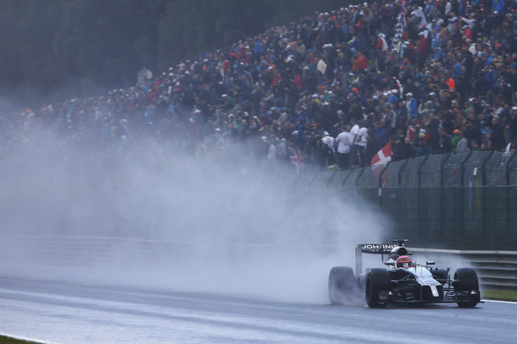 McLaren-Pilot Jenson Button: «Der Regen sorgt hier immer für Chaos, vor allem die erste Runde ist ein Horror im Nassen»