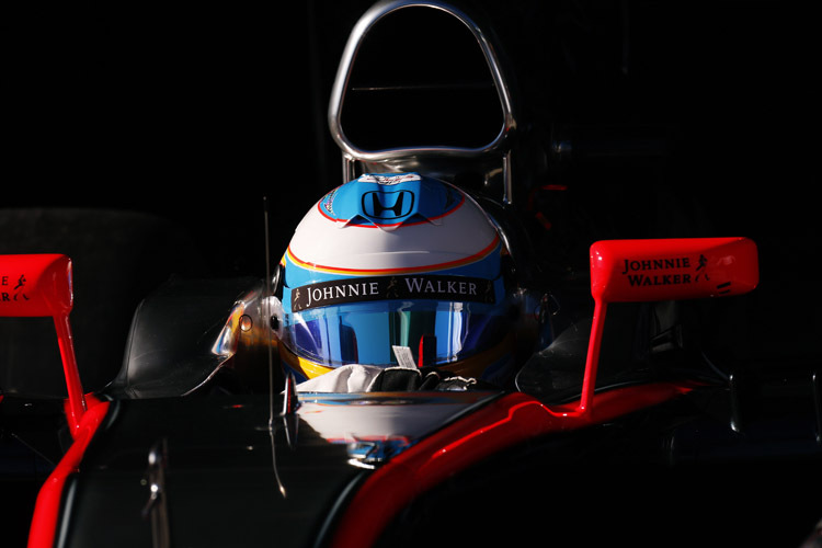 Fernando Alonso kam im McLaren-Honda MP4-30 nur sechs Runden weit