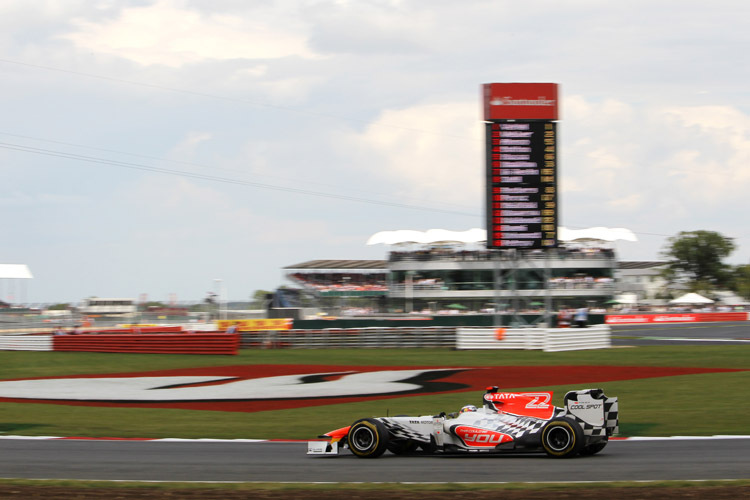 Grossbritannien-GP 2011: Daniel Ricciardo bestritt sein GP-Debüt im HRT-Renner auf dem Silverstone Circuit