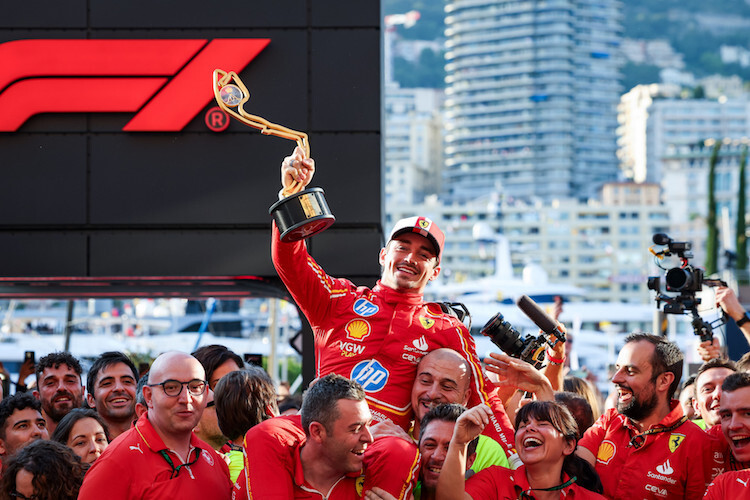 Charles Leclerc nach seinem Sieg in Monaco