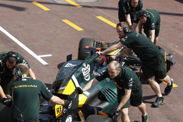 Heikki Kovalainen wird in die Garage geschoben