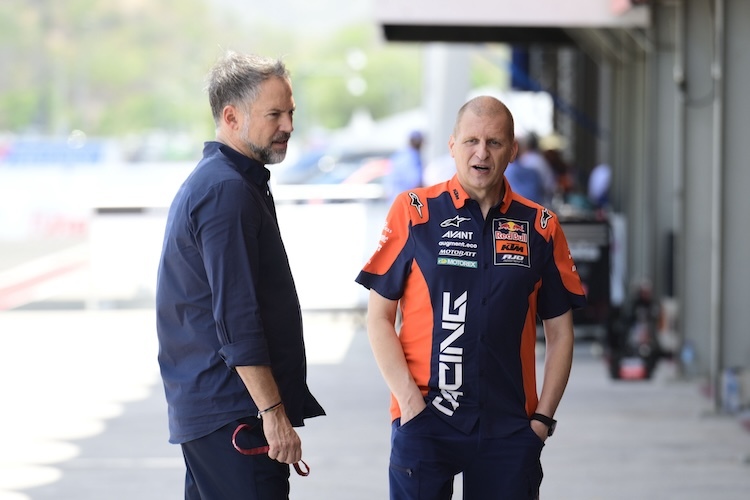 Aki Ajo avec Jens Hainbach, responsable de KTM Racing