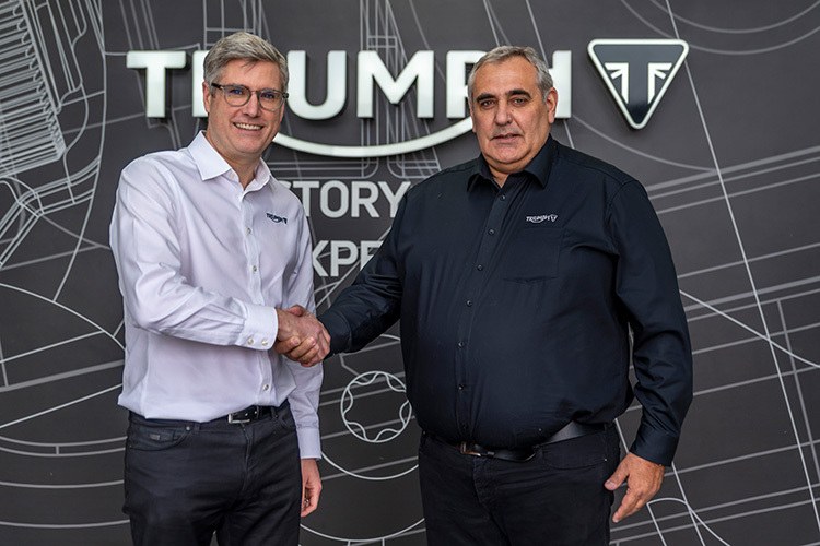 Triumph-Chef Nick Bloor mit Thierry Chizat-Suzzoni