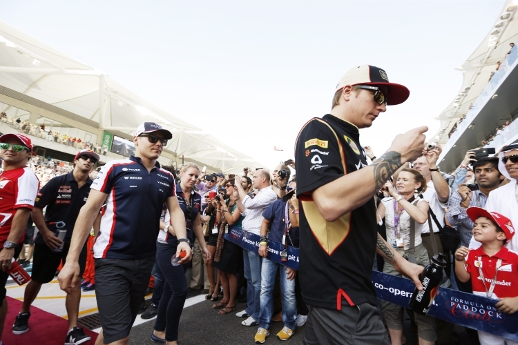 Kimi Räikkönen mit Fans