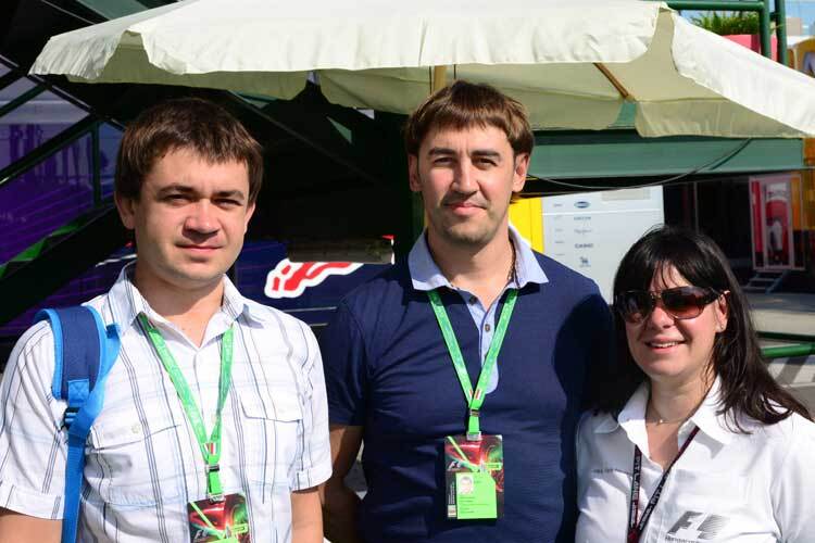 Promotor Oleg Zabara, Marketingassistent Serguey Vorobyev und Ariane Frank-Meulenbelt, Tochter von  Tamas Frank, dem Promoter des ungarischen GP