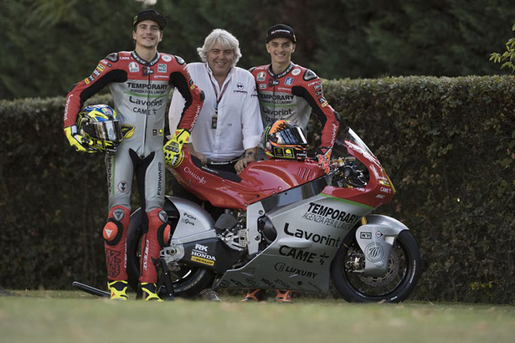 Lorenzo Baldassarri, Teamchef Giovanni Cuzari und Luca Marini mit der Kalex im MV Agusta-Design