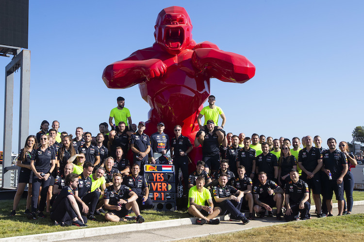 Red Bull Racing feiert am Circuit Paul Ricard den Sieg