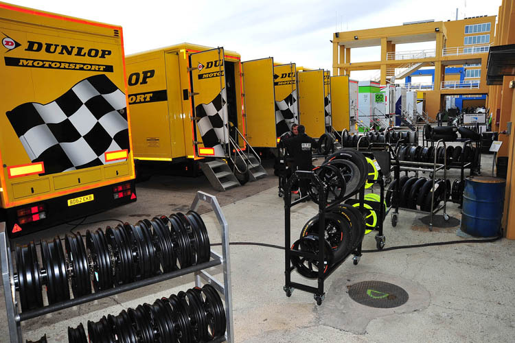 Die Dunlop-Trucks bei den IRTA-Tests in Valencia