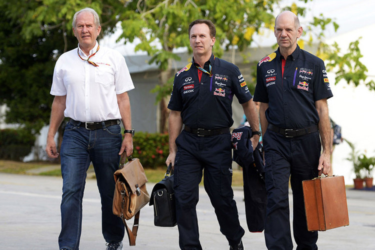 Enttäuschte Gesichter bei Red Bull Racing: Dr. Helmut Marko (links), Christian Horner (Mitte) und Adrian Newey