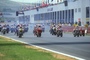 1992 in Jerez. In der ersten Startreihe des 500er-Rennens ist mit Doohan, Rainey und Schwantz ist die Weltelite versammelt 