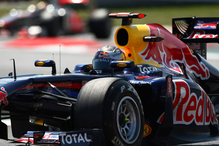 Sebastian Vettel auf dem Weg zum Sieg in Spanien