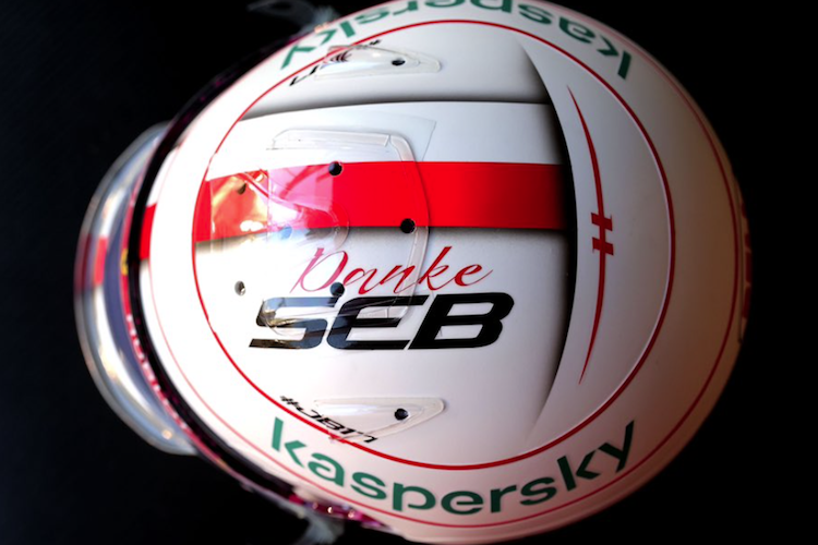 Mit diesem Helm überraschte Charles Leclerc zum Abschied Vettel