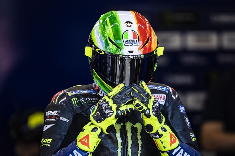Valentino Rossi mit Helm im Spezialdesign 