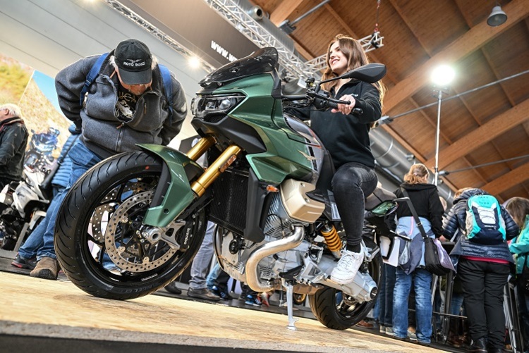 Weiterhin populär: Modellneuheiten an einer Motorradmesse wie die Motorradwelt Bodensee selber ansehen und darauf probesitzen