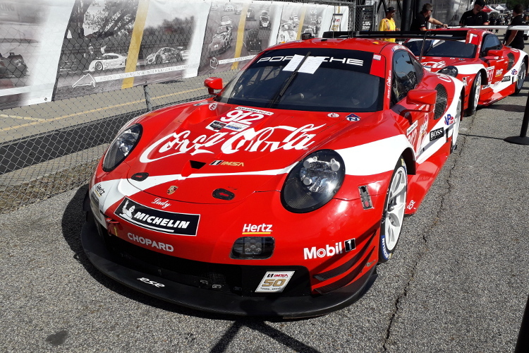 Beim Petit Le Mans liefen die beiden Porsche 911 RSR im Design von Coca-Cola auf