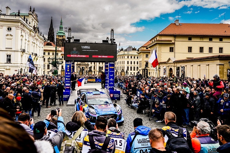 Die Rallye startet wieder in Prag