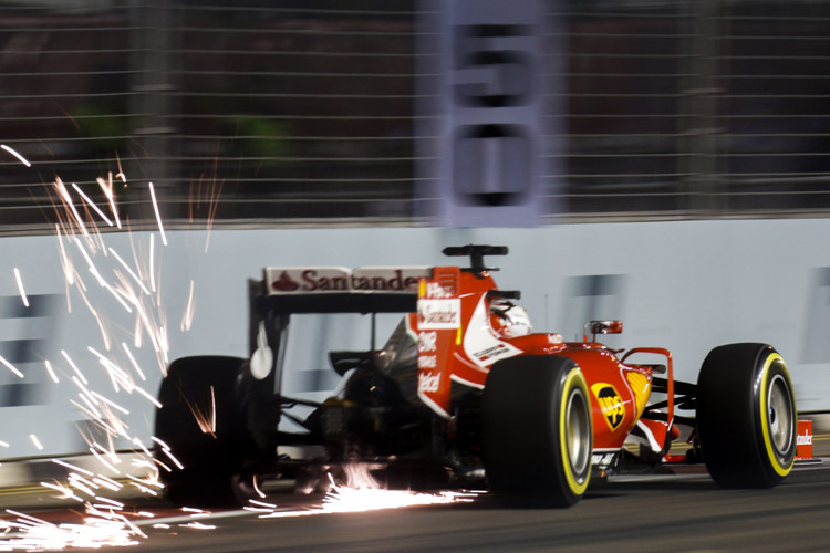 Sebastian Vettel auf Pole-Kurs? Der Ferrari-Star drehte in der letzten Trainingsstunde von Singapur die schnellste Runde