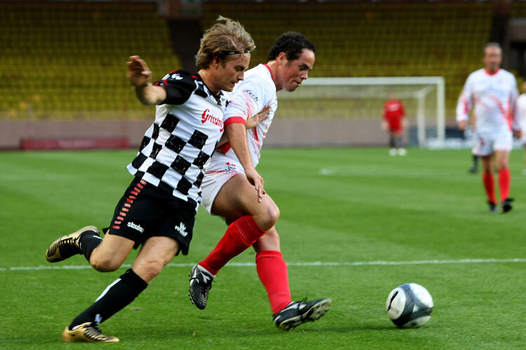 Nico Rosberg beim Fußballspielen in Monaco