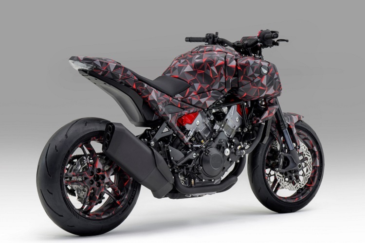 Die V3R 900 soll gleichzeitig Nervenkitzel und Seelenfrieden bewirken - nun ja, bei diesem Anblick ist es um unseren Seelenfrieden geschehen