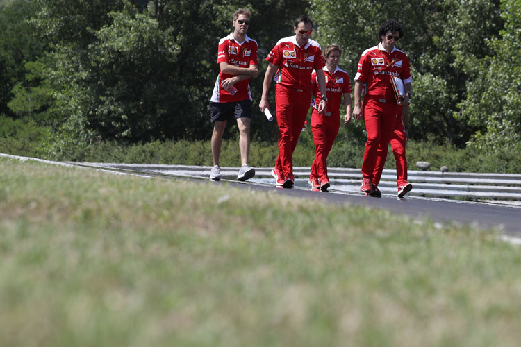 Keine Freude an den Neuerungen in Ungarn: Sebastian Vettel bei der Streckenbesichtigung